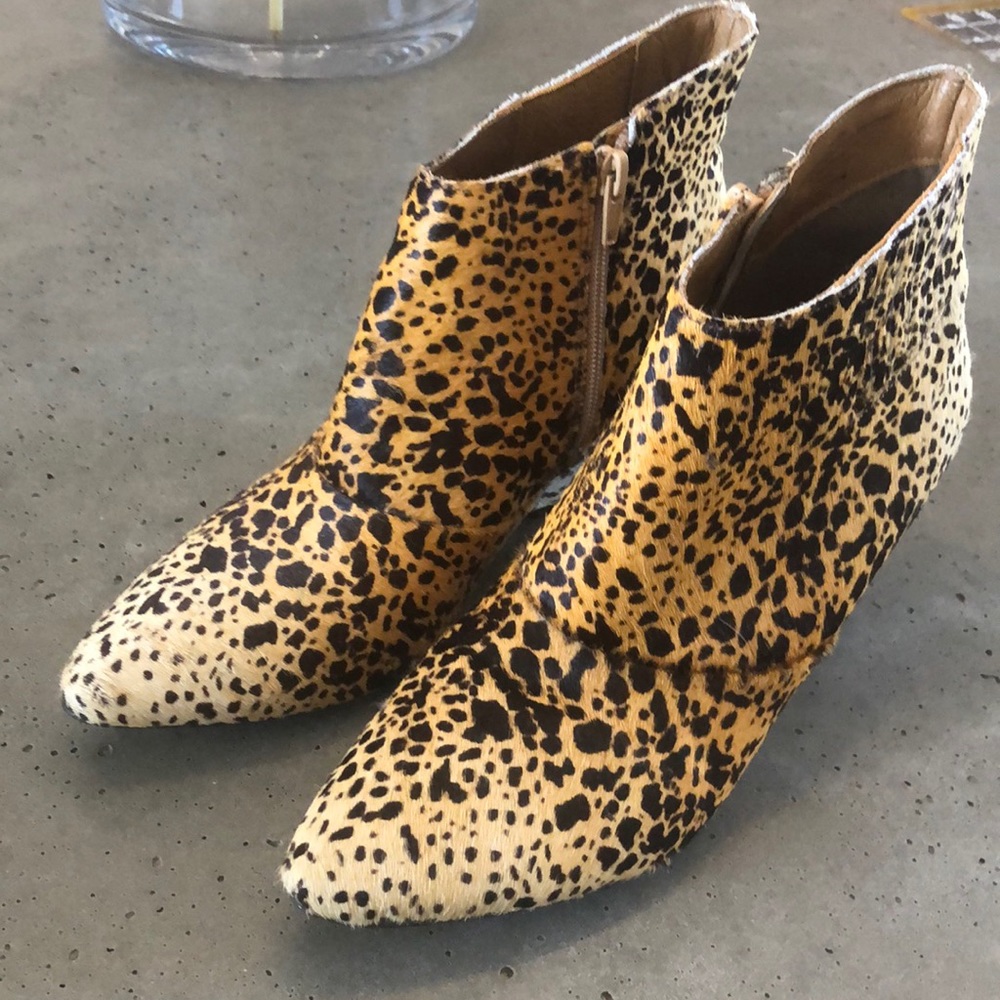 Matisse mohair leopard ankle boots size 7.5